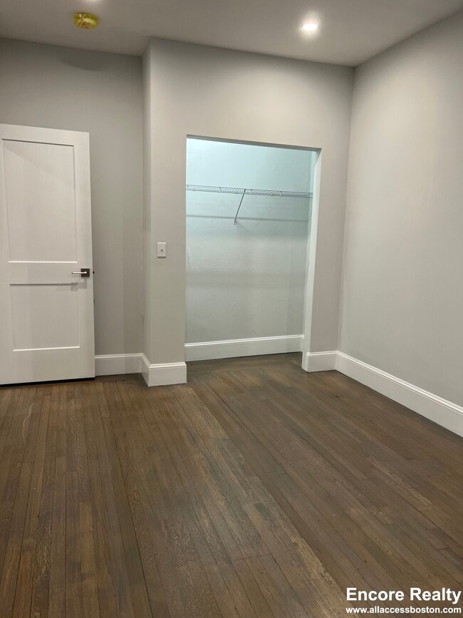 Building Photo - 108 Jersey St