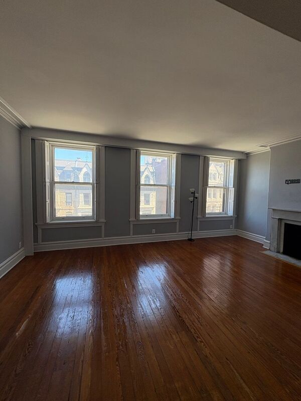 Building Photo - 1118 St Paul St