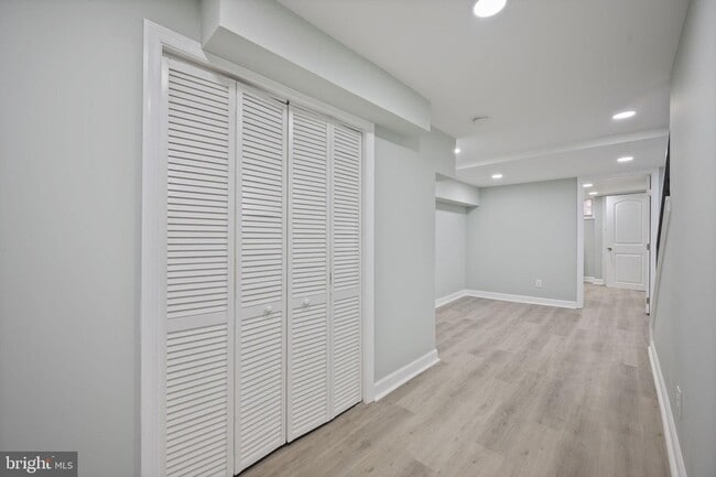 Building Photo - 328 S Macon St.