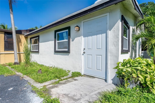 Building Photo - 2941 NW 11th Ct