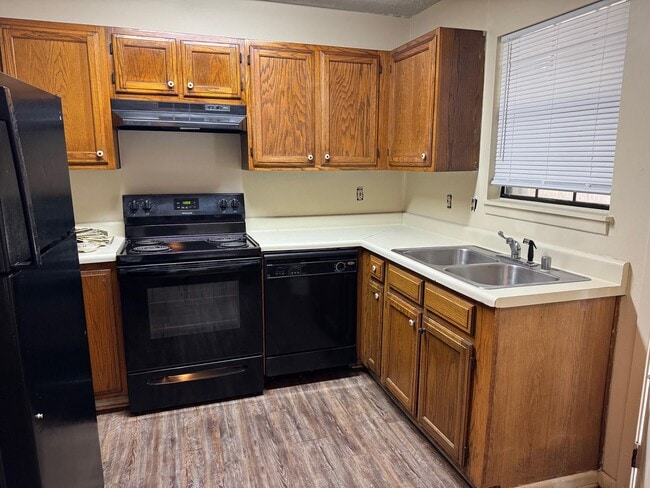 Building Photo - 3 Bed/1.5 Bath Near Fox Meadow Schools!