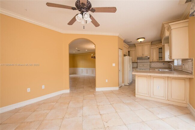 Building Photo - 731 SE 1st St