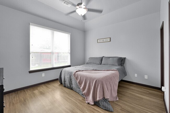 Building Photo - 3554 Paganini Pl
