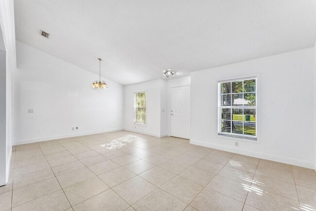 Building Photo - 655 SE Ron Rico Terrace