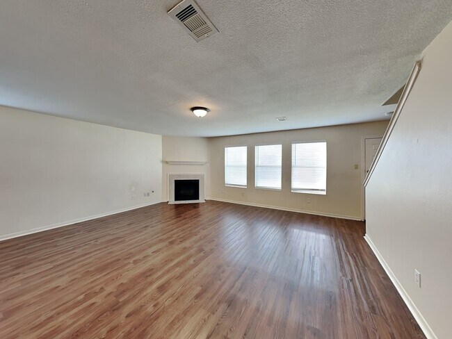 Building Photo - 1818 Day Lily Way