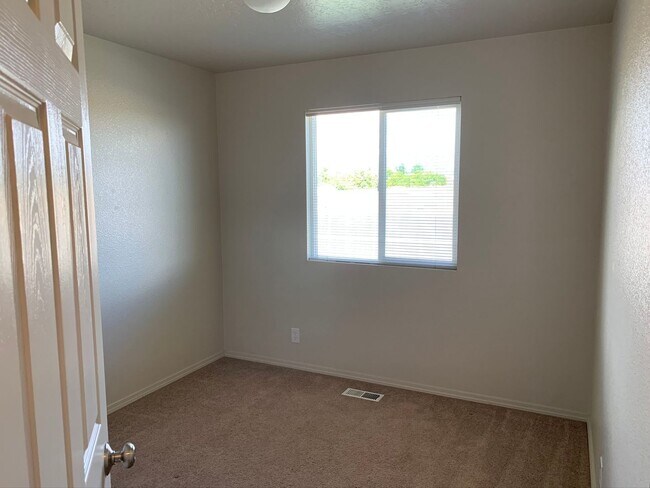 Building Photo - Adorable 3 bed 2 bath home in a quite Cald...
