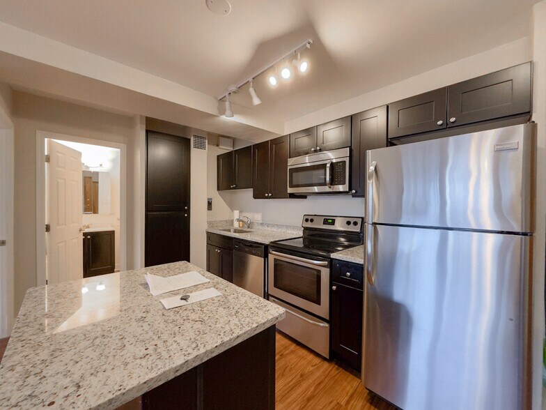 Building Photo - 4180 N Marine Dr