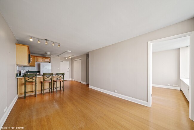 Building Photo - 1455 N Sandburg Terrace