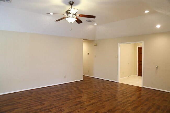 Building Photo - 2323 Manorwood St