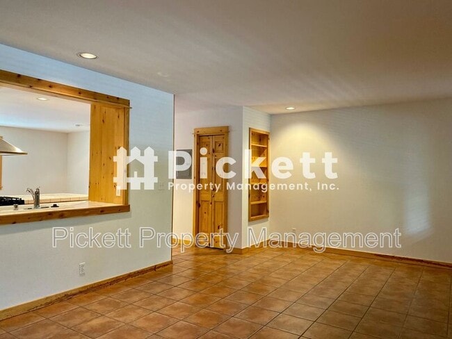 Building Photo - 4673 NW Walgren Dr