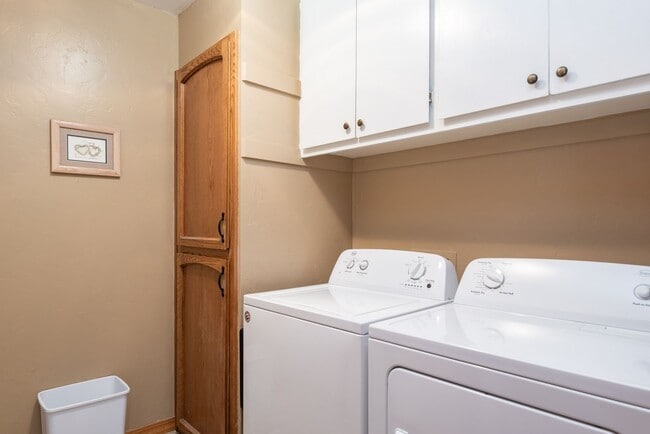 Building Photo - Four Bedroom in the Pines of Prescott