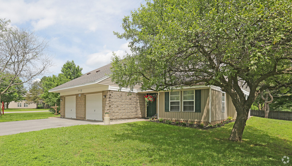 4BR Townhouse Exterior - Sedgwick Pines