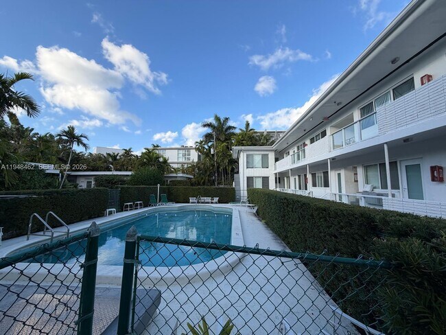 Building Photo - 1065 98th St