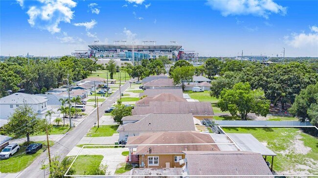Building Photo - 3321 W Woodlawn Ave