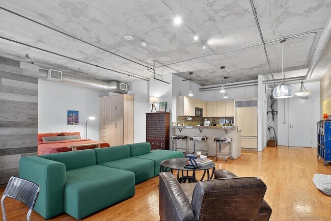 Building Photo - 877 Island Ave