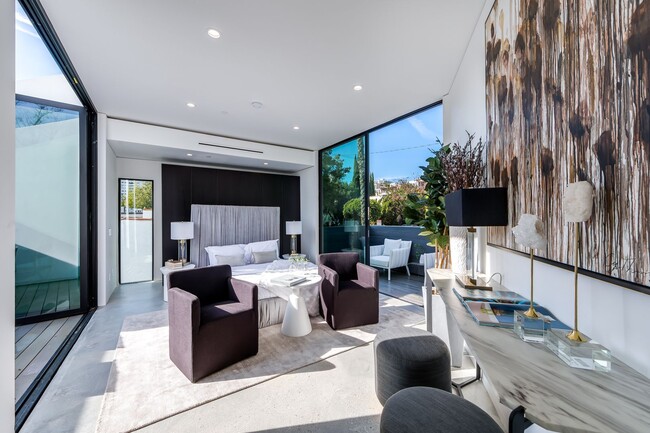 Building Photo - Hilldale