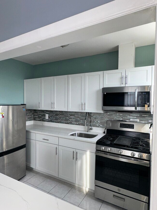 Building Photo - 209 Danforth Ave