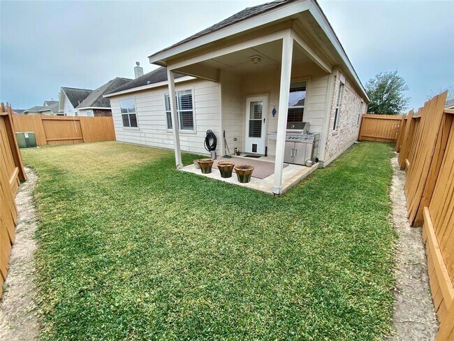 Building Photo - 17518 Stamford Oaks Dr