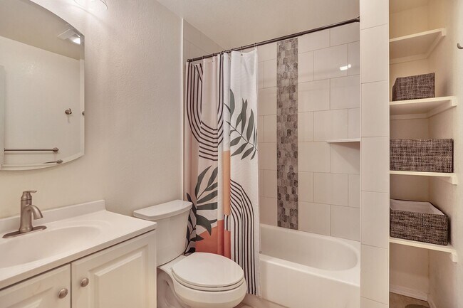 Building Photo - West Pasco Location a Block from the Colum...