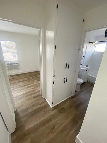 Building Photo - 6136 Fulton Ave