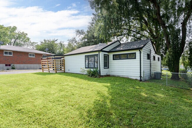 Building Photo - 4421 Picajune Ave