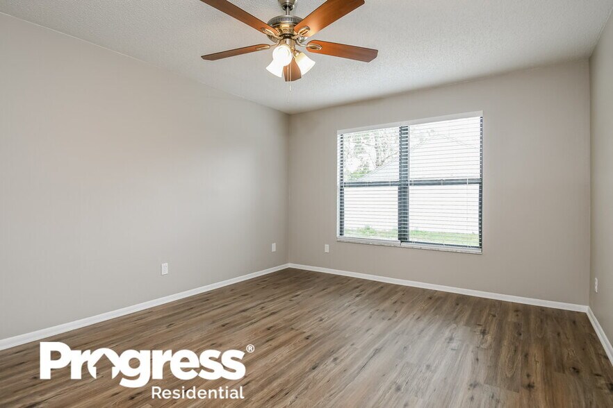 Building Photo - 10019 Creekwater Blvd