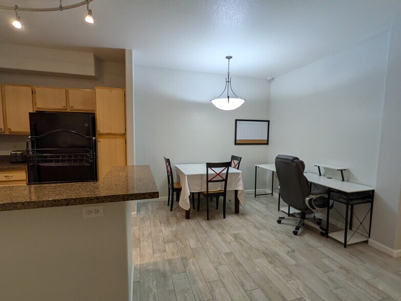 Building Photo - 4343 E Soliere Ave