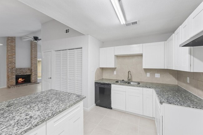 Building Photo - 23311 Pebworth Pl