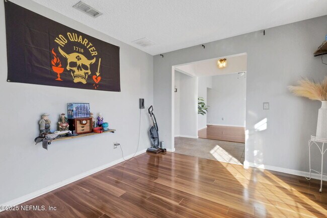 Building Photo - 1453 Lindseys Xing Dr