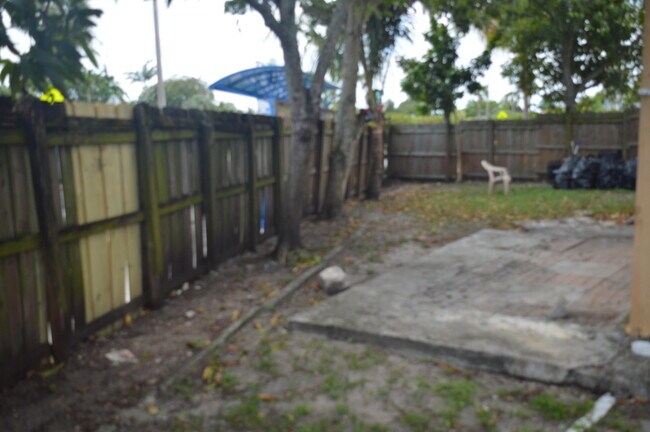 Building Photo - 896 SW 64th Terrace