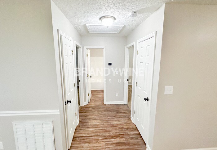 Building Photo - 201 Brooke Dr