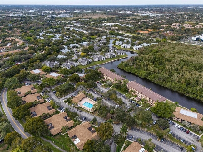 Building Photo - 2660 Carambola Cir N