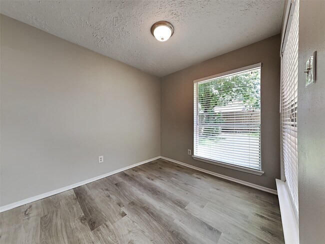 Building Photo - 5710 Flax Bourton St