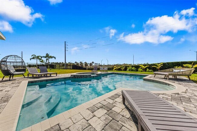 Building Photo - 284 Southfield St