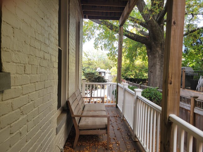 Building Photo - Charming 2 BR/1 BA Ground Level Condo Unit...