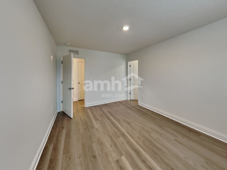 Building Photo - 9199 Henley Ave