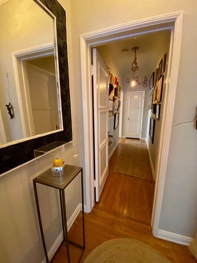 Hallway (furniture not included) - 112 N Kings Rd