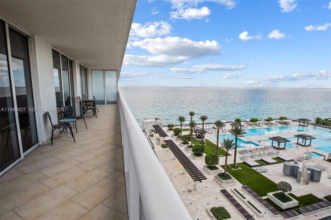 Building Photo - 1830 S Ocean Dr