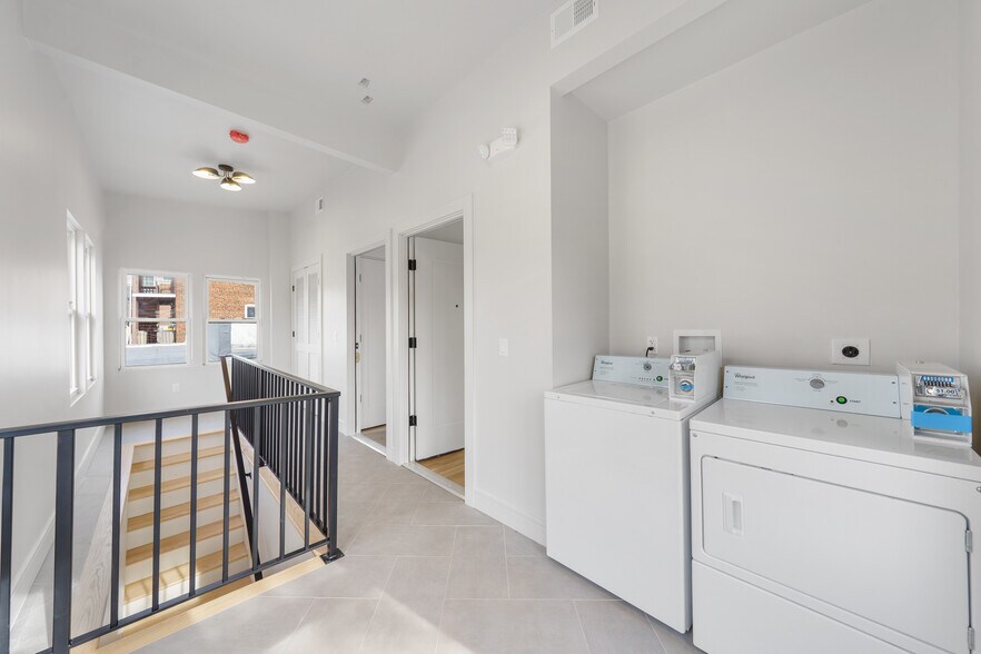 Building Photo - 114 Center St