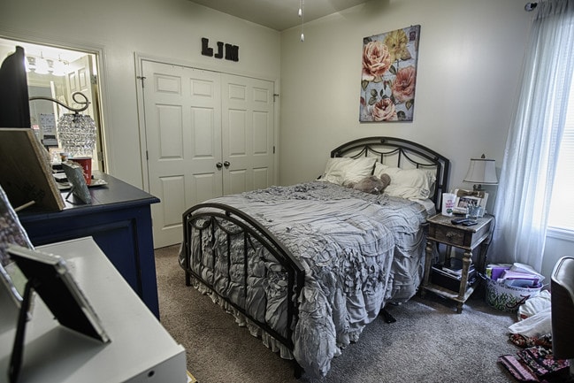 Building Photo - Haven on Hackberry II