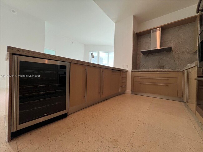 Building Photo - 900 Brickell Key Blvd