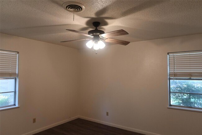 Building Photo - 1410 Sanders St