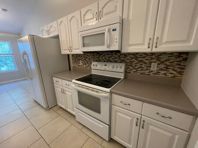 Building Photo - 728 Riva Ridge Dr