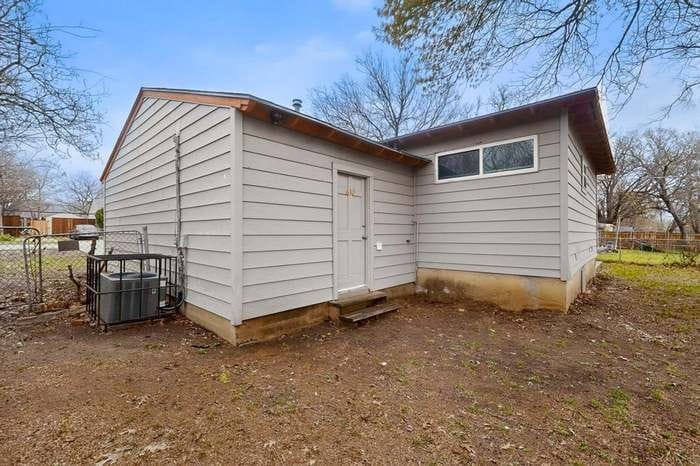 Building Photo - 632 Freeman Dr