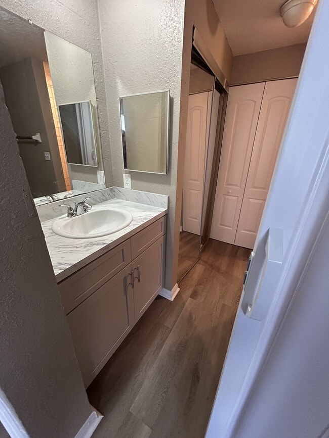 Building Photo - 2420 TanglewoodMain House