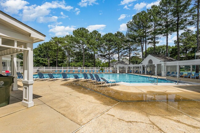 Building Photo - 537 Mountain Lake Dr