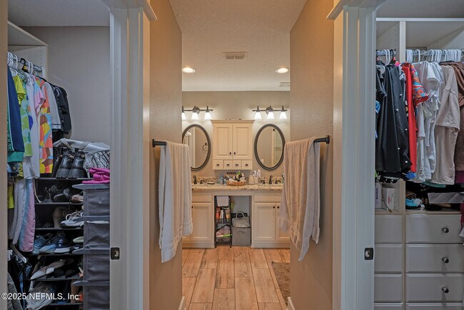 Building Photo - 3693 Lightview Ln