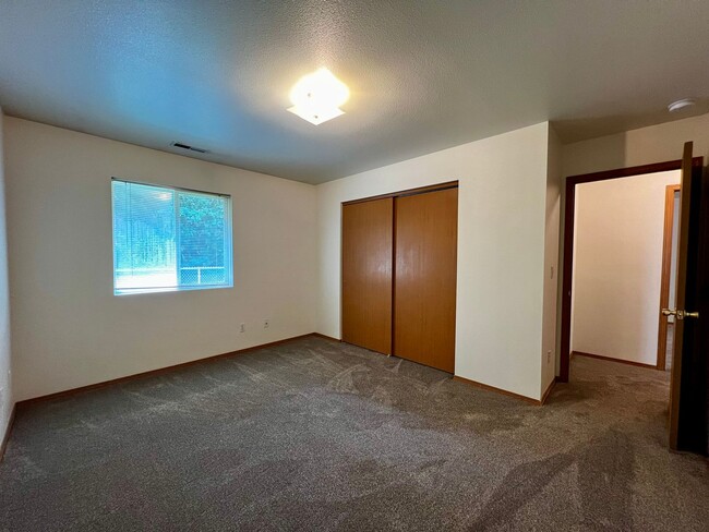 Building Photo - c1309