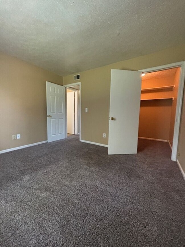 Building Photo - 409 Shelby Ave