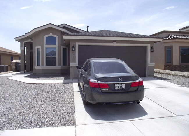 Primary Photo - Northeast El Paso 3bed, 2 bath REFRIG A/C ...